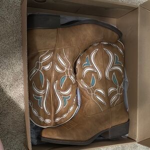 Brown Western Boots with Embroidered Design